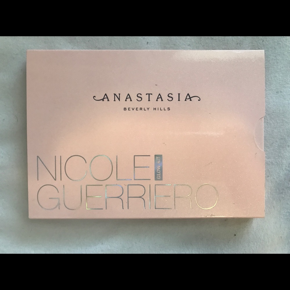 Anastasia Beverly Hills Nicole Guerrero Glow Kit